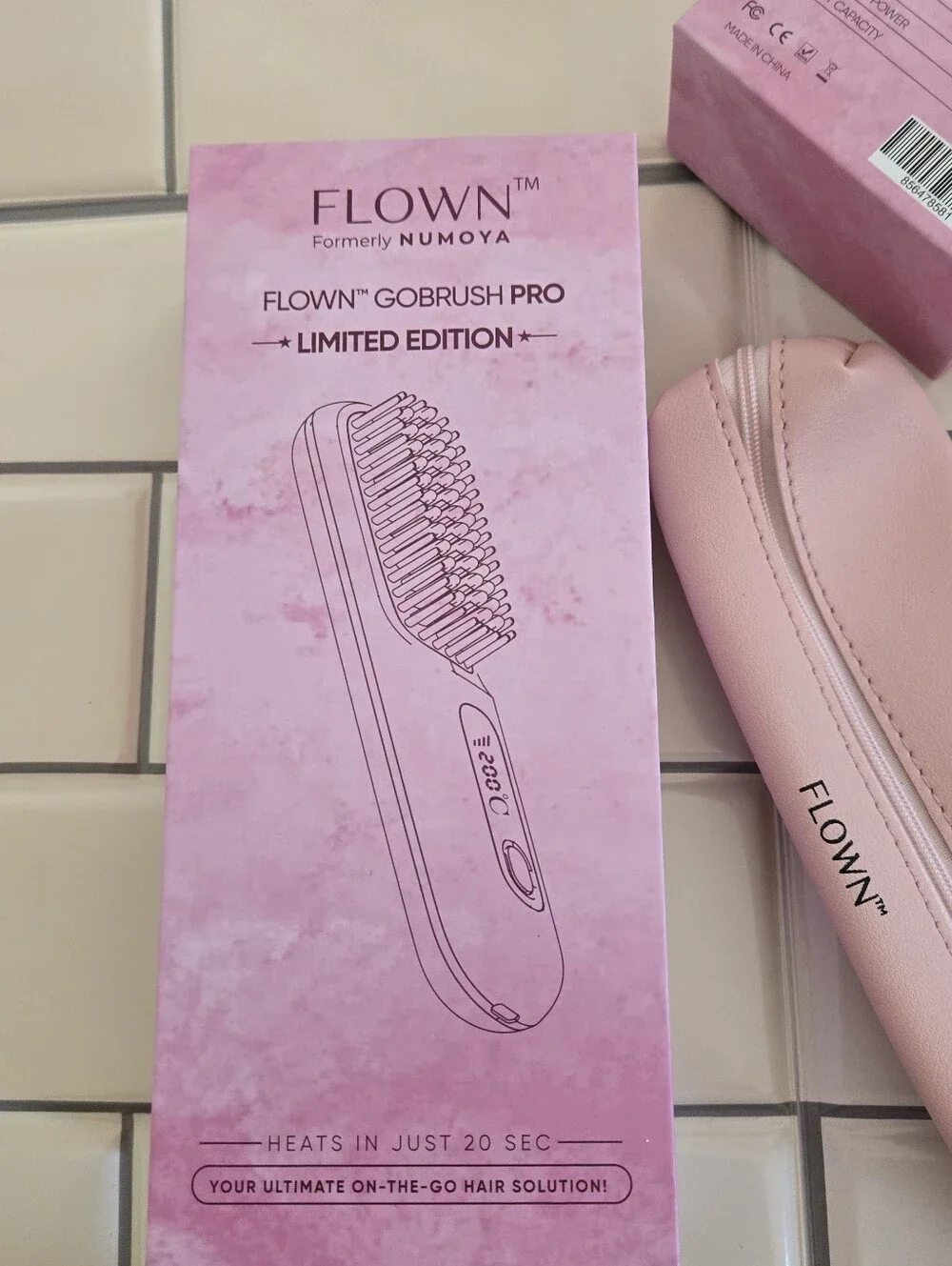 Flown GoBrush Pro Hair Straightening Brush Pink Excellent Cordless